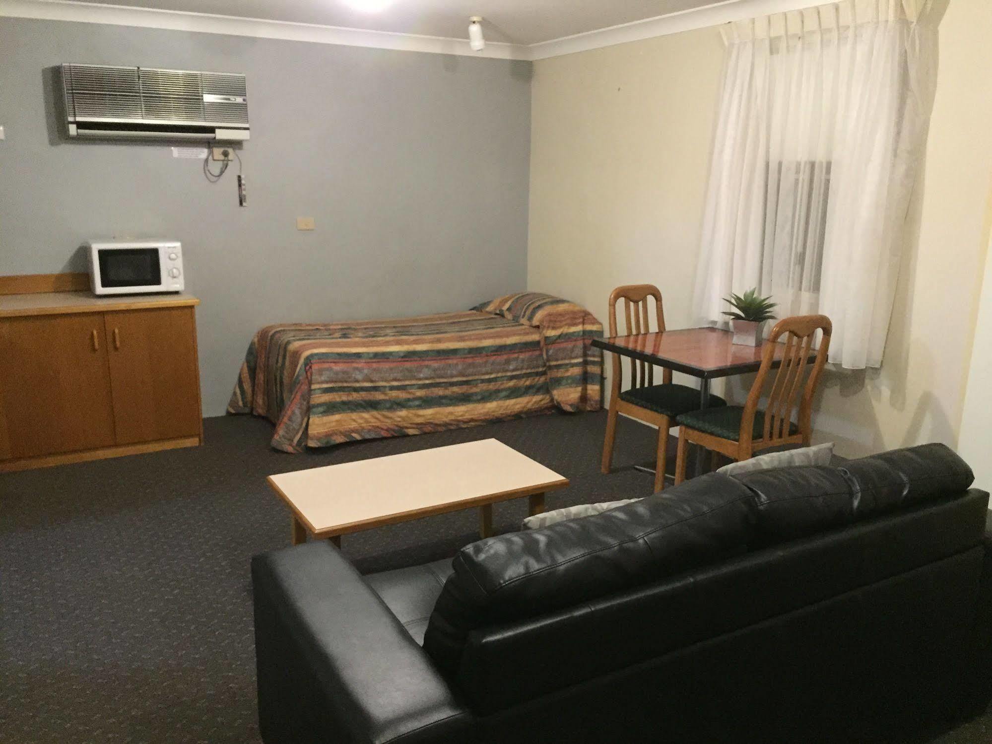 Golf Links Motel タムワース エクステリア 写真
