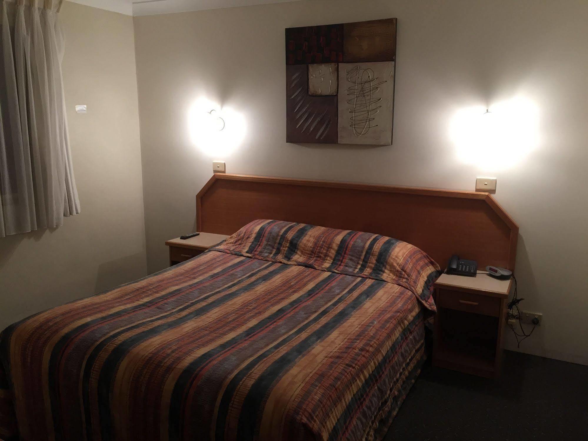 Golf Links Motel タムワース エクステリア 写真